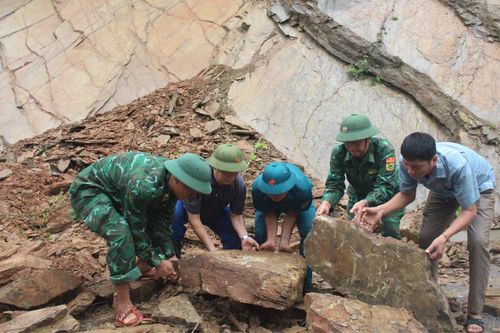 Mưa lớn gây sạt lở nhiều khu vực ở huyện miền núi Nghệ An