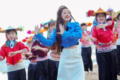 Sau Đạp gió 2023, Chi Pu tham gia show ẩm thực Trung Quốc