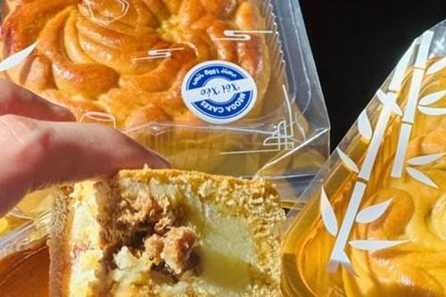 Bánh trung thu 'lạ' bán sớm, tưởng không ai mua hóa ra 'cháy' hàng