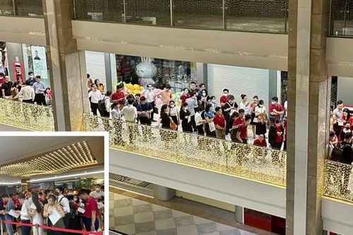 Tổng lực gỡ khó cho bất động sản, xuất hiện dòng người xếp hàng mua căn hộ