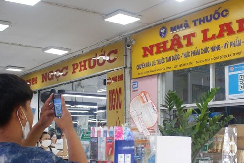 Hiệu quả từ việc thanh toán bằng mã QR tại chợ hơn 100 tuổi ở Huế