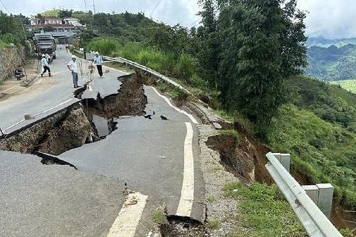 Nhiều tuyến đường miền núi phía Bắc sạt lở sau mưa lớn