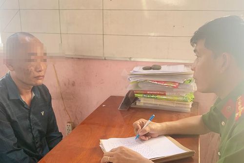 Người đàn ông ném đá vào hàng loạt ô tô trên Quốc lộ 60