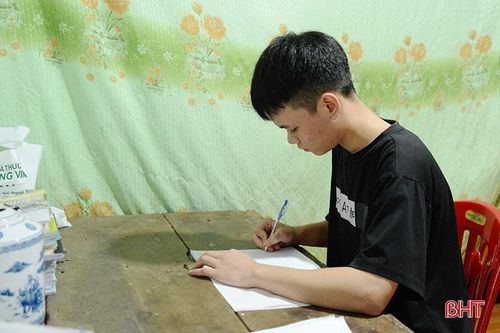 Kịp thời định hướng, hỗ trợ, giúp nam sinh nghèo thực hiện ước mơ vào đại học