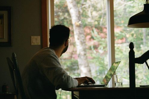 Người lao động Australia đấu tranh đòi làm việc từ xa