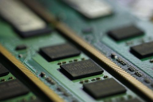 Hoa Kỳ, Châu Âu ngày càng lo ngại trước việc Trung Quốc đẩy mạnh sản xuất chip công nghệ cũ