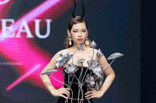 Bảo Hà diễn 3 vị trí first face lẫn vedette trong một show: Thần thái đỉnh ra sao?