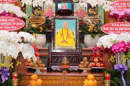Tưởng niệm Tiểu tường Hòa thượng Thích Tắc Lãnh và dâng pháp y cúng dường chư Tăng, Ni