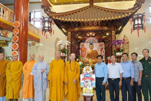 TP.HCM: Lãnh đạo Ban Dân vận Q.8 thăm trường hạ chùa Quan Âm, Pháp Quang và Bửu Quang