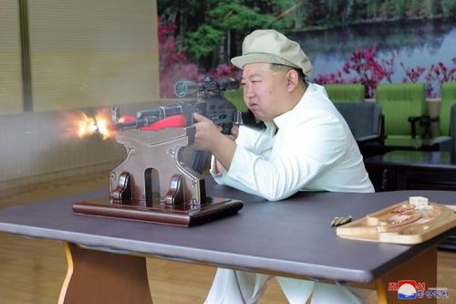 Ông Kim Jong-un thị sát bất thường nhiều nhà máy vũ khí của Triều Tiên