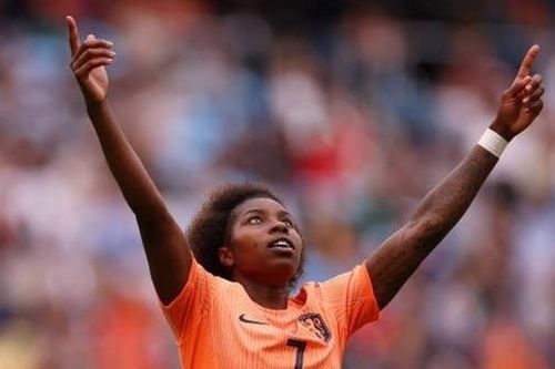 Đội xếp hạng FIFA kém Việt Nam 22 bậc khiến 'lốc cam' chật vật giành vé tứ kết