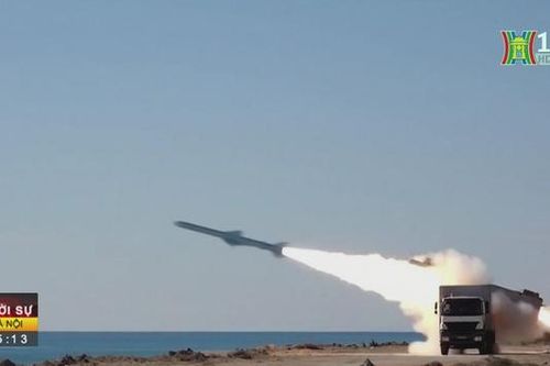 Iran tăng cường sức mạnh cho quân đội