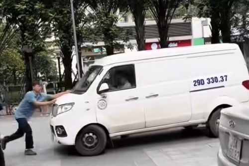 Xác minh danh tính tài xế hành hung, tông xe liên tục vào người đàn ông rồi bỏ chạy