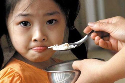 Mẹ tự hào vì con ăn bát tô cơm mỗi bữa nhưng bác sĩ kết luận bé bị bệnh, nguyên nhân gây bất ngờ