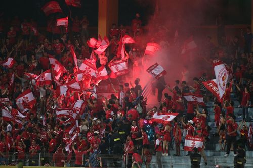 Pháo sáng ở V-League: Nỗi ám ảnh khôn nguôi
