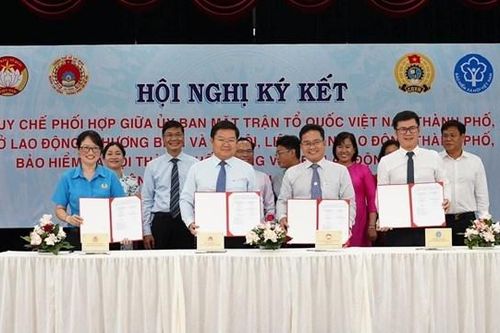 BẢN TIN MẶT TRẬN: Mặt trận TP HCM ký kết phối hợp thực hiện chính sách về lao động, việc làm