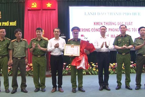 Bắt giữ đối tượng vận chuyển gần 1.200 viên ma túy
