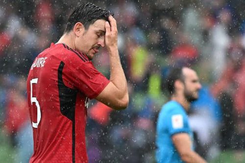 Maguire lại hóa 'tội đồ', MU đá hơn người vẫn suýt thua đội trung bình của La Liga