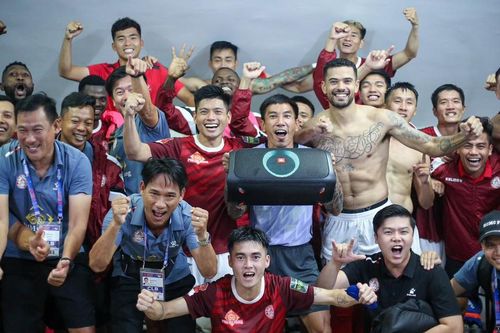HLV Vũ Tiến Thành và Hoàng Vũ Samson sẽ 'giải lời nguyền' sân Thống Nhất