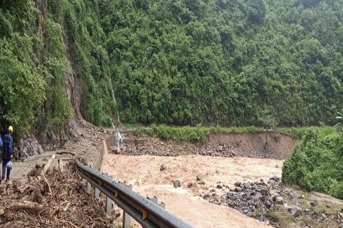 Mưa lũ gây nhiều sự cố lưới điện ở các tỉnh miền núi phía bắc