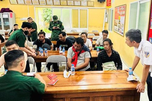 Cứu thành công 7 thuyền viên nước ngoài trên tàu gặp nạn