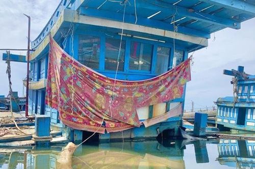 Quảng Ngãi quyết tâm dọn sạch các xác tàu cá nằm bờ