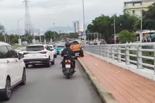 Xử lý tài xế 'làm xiếc' trên cầu
