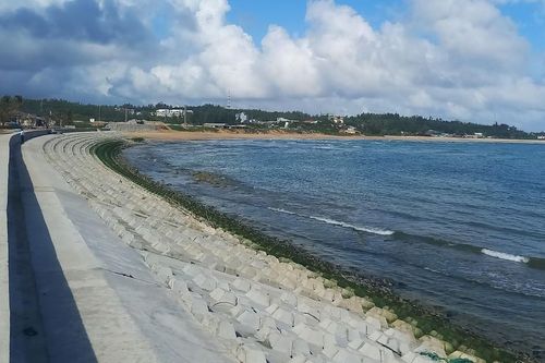 Quảng Ngãi: Khẩn trương hoàn thành nhiều công trình kè sông, kè biển để người dân vùng sạt lở an cư