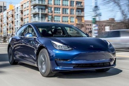 Nhóm sinh viên tìm ra cách bẻ khóa tính năng thu phí trên xe Tesla