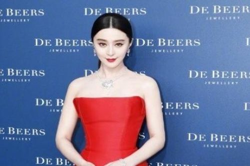 Phạm Băng Băng tỏa sáng cùng loạt đầm đỏ tôn làn da đẹp không tỳ vết