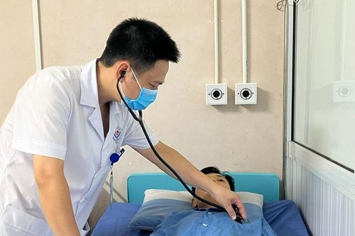 Người đàn ông suy gan, suy thận sau lần đi chơi thác