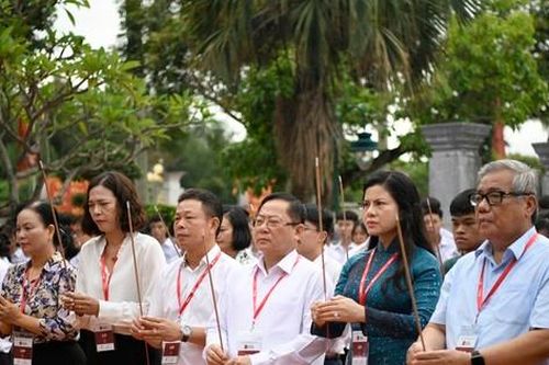 Quyết đem tài trí, đưa đất nước thêm vinh quang
