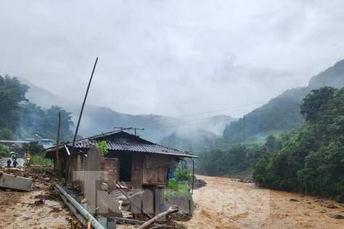 Mưa lũ khiến 10 người chết, hồ chứa sạt lở gây nguy hiểm
