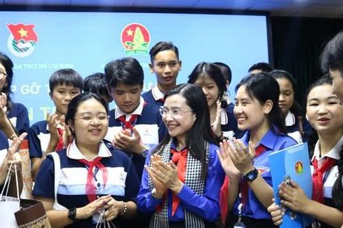 Đề xuất lập câu lạc bộ 'những chiến thần bảo vệ trẻ em'