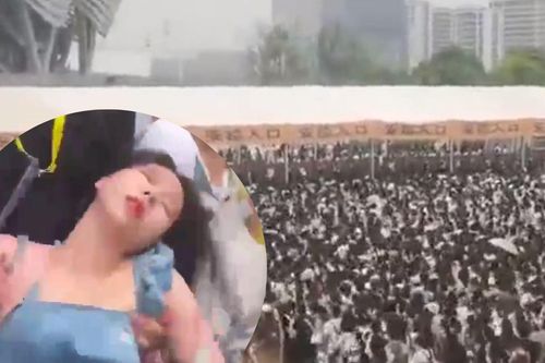 Fan xô xát, concert của TFBoys rơi cảnh hỗn loạn nhiều người ngất