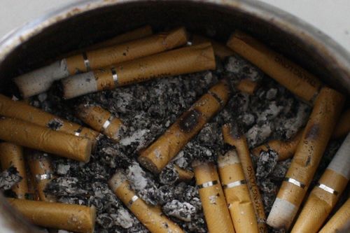 Mối nguy hiểm khi lạm dụng thuốc lá ít người biết