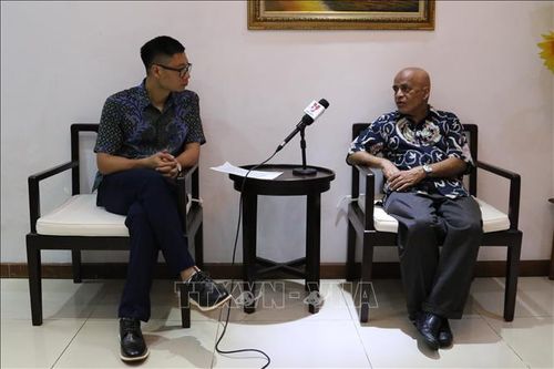 Nhà báo Indonesia chia sẻ quan điểm chính sách của Chủ tịch Quốc hội Vương Đình Huệ