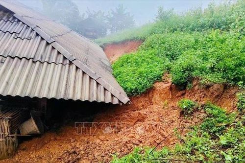 Cao Bằng: Mưa lớn kéo dài gây sạt lở nhiều công trình giao thông, nhà dân