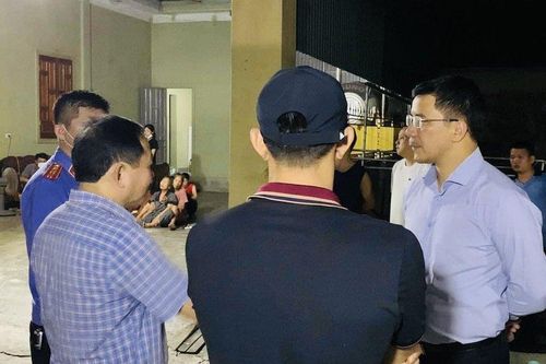 Trắng đêm truy bắt nghi phạm giết hàng xóm rồi bỏ trốn