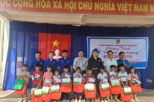 Cà Mau: Tiếp sức đến trường cho học sinh khó khăn tại xã Khánh Hội