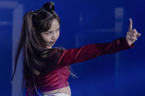 Chỉ với 1 câu nói trong concert tại Hà Nội, Lisa thu về cả triệu lượt xem