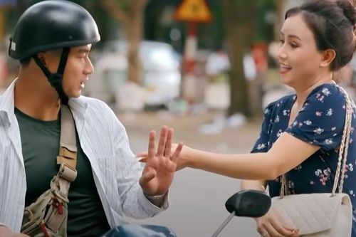 'Làng trong phố' tập 6: Hoài ghen khi Hiếu đi với Lệ