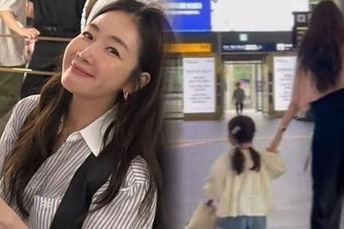 Con gái 3 tuổi nhà Choi Ji Woo gây chú ý khi đi chơi cùng mẹ