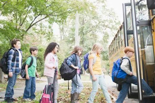 Câu chuyện lạm phát nhìn từ chiếc ba lô mà con đi học
