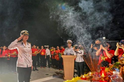 Thăm cha ở Trường Sa