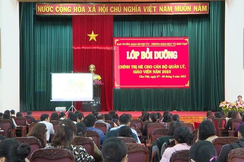 Chư Păh bồi dưỡng chính trị hè cho cán bộ quản lý, giáo viên