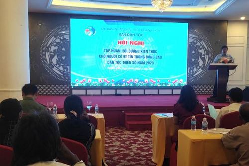 Bồi dưỡng kiến thức cho gần 100 người có uy tín trong đồng bào dân tộc thiểu số