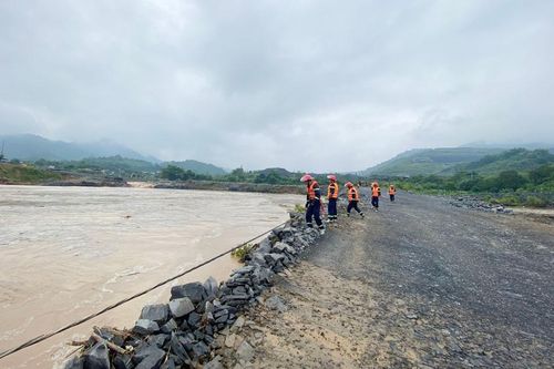 Nỗ lực tìm kiếm nạn nhân mất tích tại xã Hợp Thành