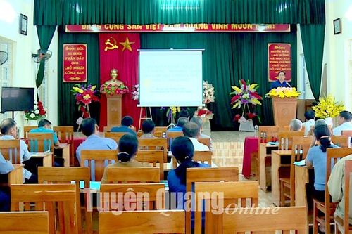 56 đại biểu dân tộc thiểu số được cung cấp thông tin