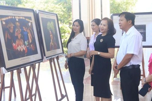 Tăng cường thông tin về quyền con người